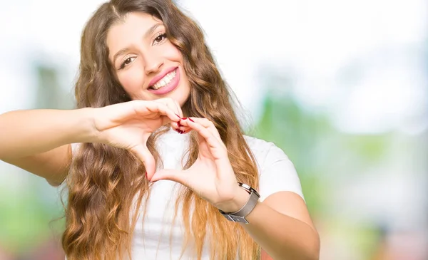 Jovem Mulher Bonita Vestindo Casual Shirt Branca Sorrindo Amor Mostrando — Fotografia de Stock