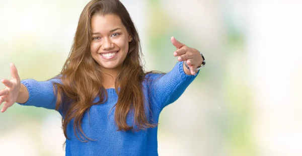 Giovane Bella Donna Bruna Indossa Maglione Blu Sfondo Isolato Guardando — Foto Stock