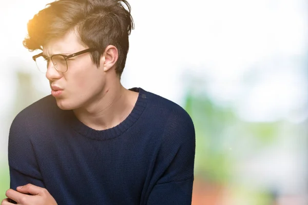 Joven Hombre Guapo Con Gafas Sobre Fondo Aislado Con Mano —  Fotos de Stock