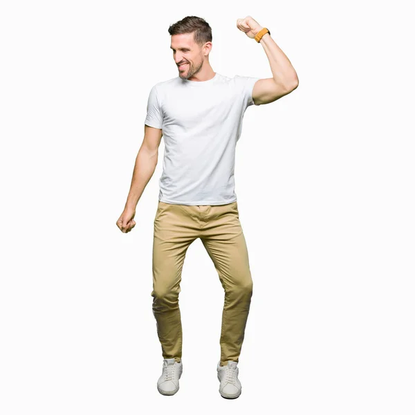 Hombre Guapo Vistiendo Camiseta Blanca Casual Bailando Feliz Alegre Sonriente — Foto de Stock