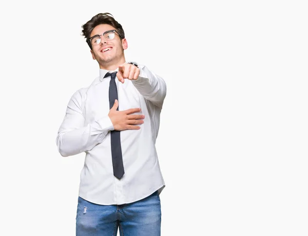 Молодий Бізнесмен Окулярах Над Ізольованим Тлом Сміється Вказуючи Камеру Пальцем — стокове фото