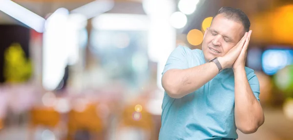 Arabischer Mann Mittleren Alters Trägt Blaues Shirt Über Isoliertem Hintergrund — Stockfoto