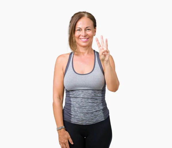 Hermosa Mujer Mediana Edad Con Ropa Deportiva Sobre Fondo Aislado — Foto de Stock