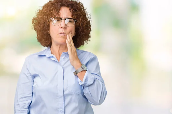 Mooie Midden Ager Senior Businees Vrouw Bril Geïsoleerde Achtergrond Mond — Stockfoto