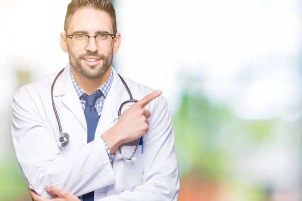 Yakışıklı Genç Doktor Adam Izole Reklam Ciddi Sakin Yüz Gösterilen — Stok fotoğraf