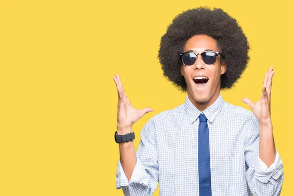 Jonge Afro Amerikaanse Zakenman Met Afro Haar Dragen Van Een — Stockfoto