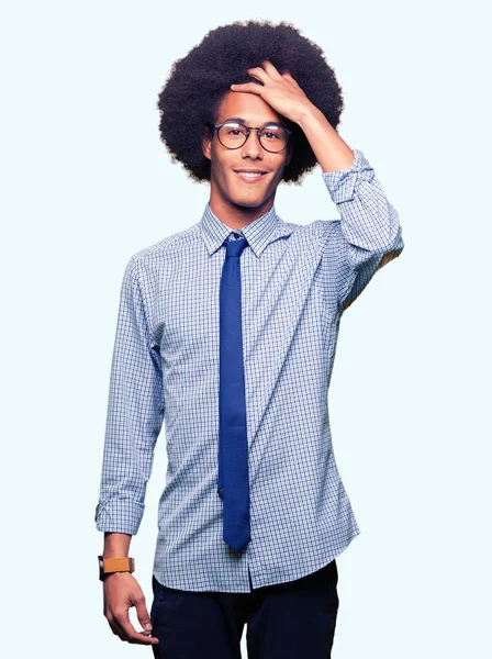 Jovem Homem Negócios Afro Americano Com Cabelo Afro Usando Óculos — Fotografia de Stock