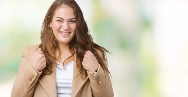 Mulher Bonita Size Jovem Vestindo Casaco Inverno Sobre Fundo Isolado — Fotografia de Stock