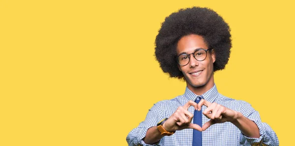 Jonge Afro Amerikaanse Zakenman Met Afro Haar Bril Glimlachend Liefde — Stockfoto