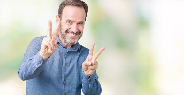 Bonito Homem Meia Idade Elegante Sênior Sobre Fundo Isolado Sorrindo — Fotografia de Stock