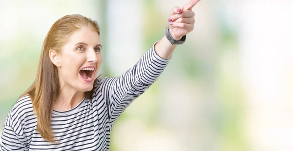 Middelbare Leeftijd Volwassen Mooie Vrouw Dragen Strepen Winter Trui Geïsoleerde — Stockfoto