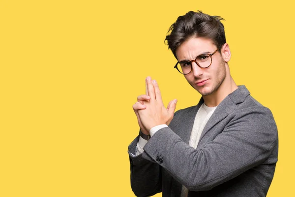 Joven Hombre Negocios Con Gafas Sobre Fondo Aislado Sosteniendo Arma —  Fotos de Stock