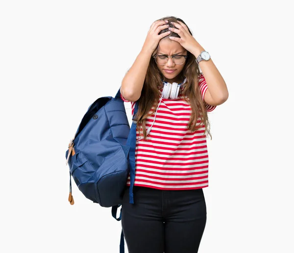 Jovem Bela Estudante Morena Usando Fones Ouvido Mochila Sobre Fundo — Fotografia de Stock