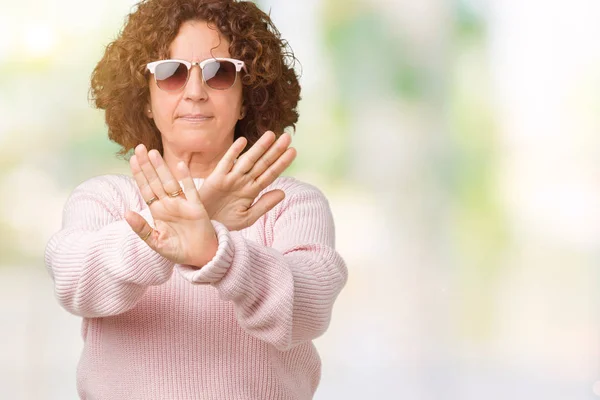 Belle Aînée Âge Moyen Portant Pull Rose Des Lunettes Soleil — Photo