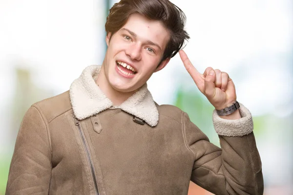 Izole Arka Plan Üzerinde Kış Ceket Giyen Genç Yakışıklı Adam — Stok fotoğraf