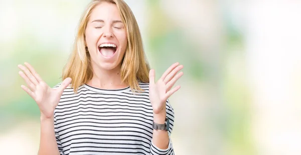 Mooie Jonge Vrouw Strepen Trui Dragen Geïsoleerd Achtergrond Vieren Gekke — Stockfoto