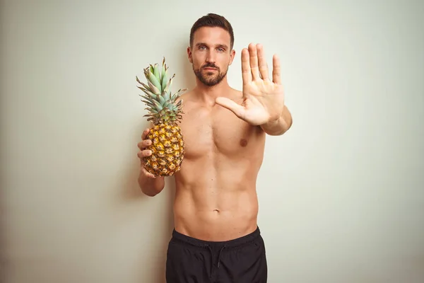 Handsome Shirtless Man Wearing Swimwear Holding Pineapple Isolated Background Open — Stock Photo, Image
