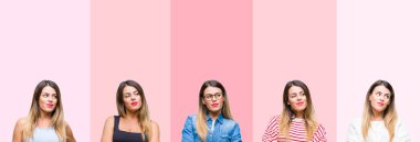 Pembe çizgili üzerinde genç güzel kadın kolaj izole arka plan yan görünümlü gülümseyerek ve düşünme uzak bakıyor.