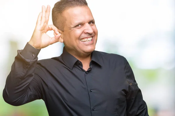 Bonito Homem Negócios Árabe Meia Idade Sobre Fundo Isolado Sorrindo — Fotografia de Stock