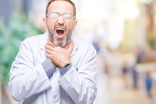 Uomo Anziano Mezza Età Hoary Professionale Indossa Cappotto Bianco Sfondo — Foto Stock