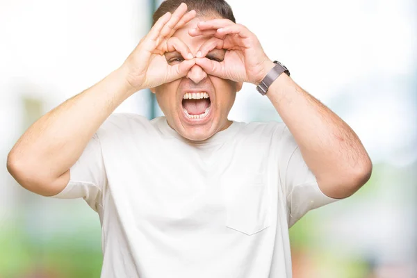 Camiseta Blanca Wearig Del Hombre Árabe Edad Media Sobre Fondo —  Fotos de Stock