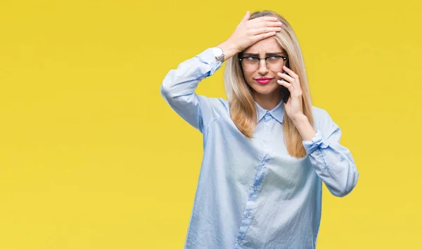 Ung Vacker Blond Affärskvinna Ringa Smartphone Isolerade Bakgrund Stressad Med — Stockfoto