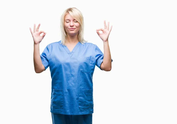 Ung Vacker Blond Sjuksköterska Läkare Kvinna Över Isolerade Bakgrund Koppla — Stockfoto