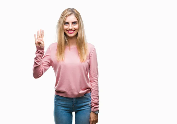배경에 보여주는 손가락으로 가리키는 분홍색 스웨터를 금발의 자신감과 — 스톡 사진