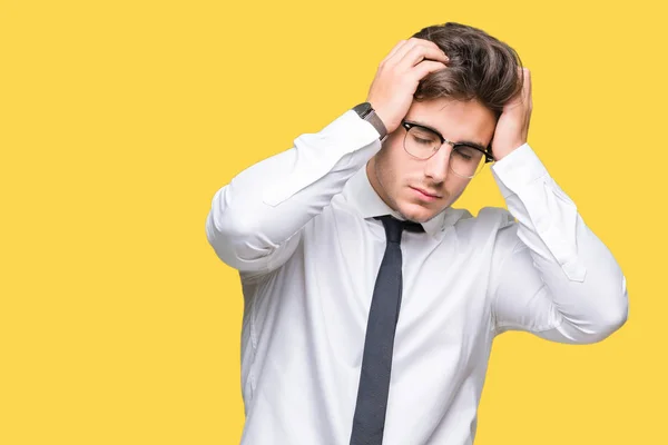 Joven Hombre Negocios Con Gafas Sobre Fondo Aislado Que Sufre —  Fotos de Stock