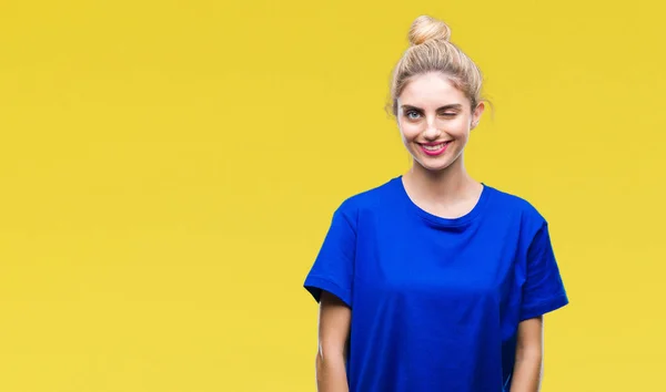 Junge Schöne Blonde Und Blaue Augen Frau Trägt Blaues Shirt — Stockfoto