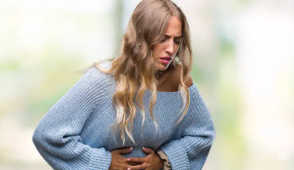 Mulher Loira Bonita Usando Camisola Inverno Sobre Fundo Isolado Com — Fotografia de Stock