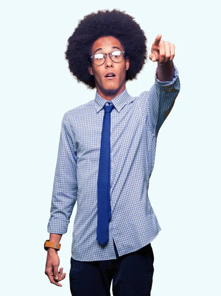 Jovem Homem Negócios Afro Americano Com Cabelo Afro Vestindo Óculos — Fotografia de Stock