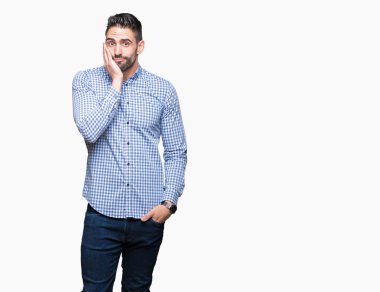 İzole arka plan düşünme seyir üzerinde genç yakışıklı adam yorgun ve sıkılmış çapraz silah depresyon sorunları ile.