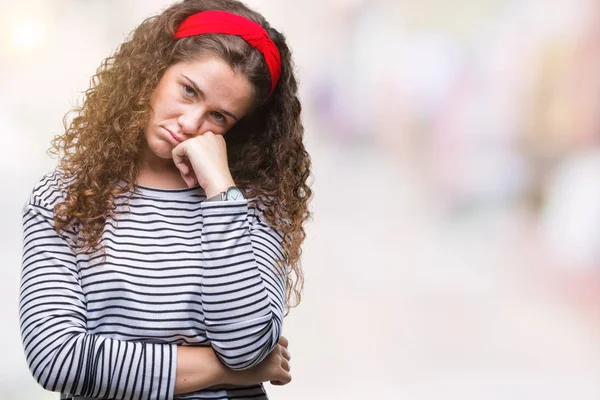 Bella Bruna Capelli Ricci Giovane Ragazza Indossa Maglione Strisce Sfondo — Foto Stock