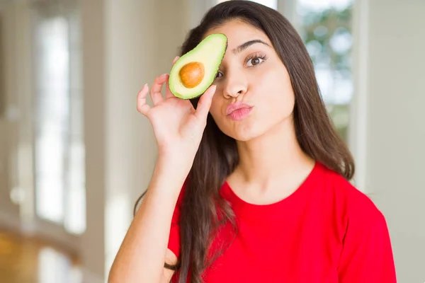 Beautiful Young Woman Holding Healthy Avocado Sending Kiss — Stock Photo, Image