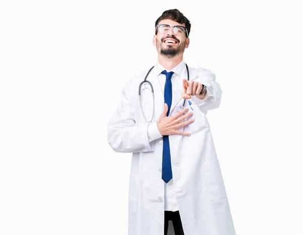 Joven Doctor Vistiendo Abrigo Hospital Sobre Fondo Aislado Riéndose Señalando —  Fotos de Stock