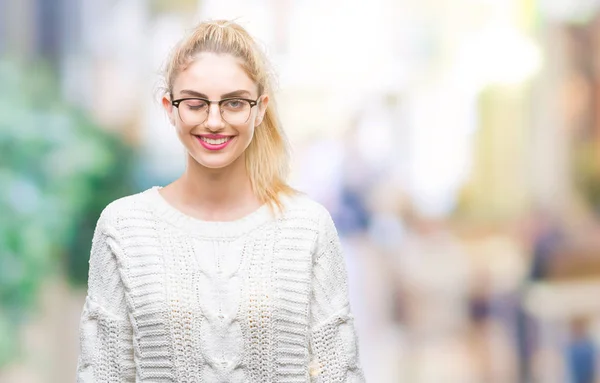 Junge Schöne Blonde Frau Trägt Brille Über Isoliertem Hintergrund Zwinkert — Stockfoto