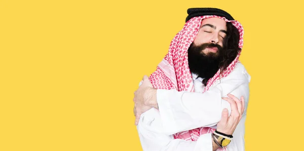 Arabian Business Man Long Hair Wearing Traditional Keffiyeh Scarf Hugging — Stock Photo, Image