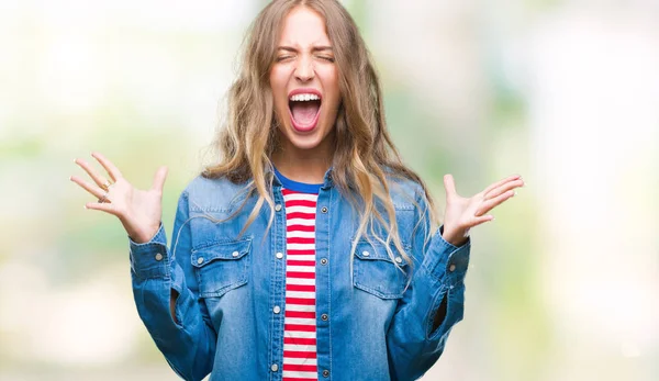 Bella Giovane Donna Bionda Sfondo Isolato Che Celebra Pazzo Pazzo — Foto Stock