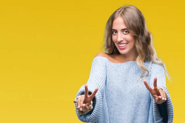 Linda Jovem Loira Vestindo Camisola Inverno Sobre Fundo Isolado Sorrindo — Fotografia de Stock