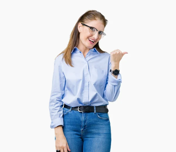 Hermosa Mujer Mediana Edad Madura Negocios Con Gafas Sobre Fondo — Foto de Stock