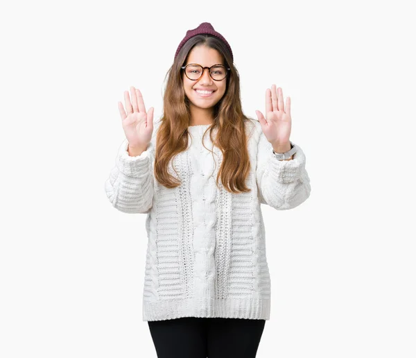 Joven Hermosa Morena Hipster Mujer Con Gafas Sombrero Invierno Sobre —  Fotos de Stock