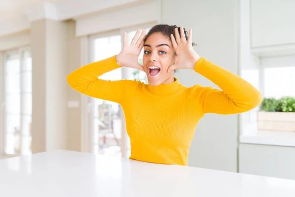 Beautiful African American Woman Afro Hair Wearing Casual Yellow Sweater — Stock Photo, Image