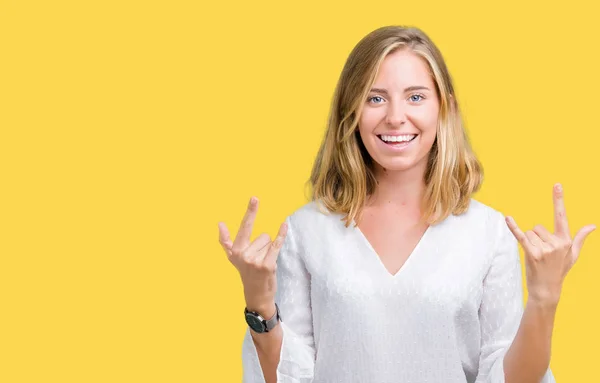 Mulher Bonita Elegante Sobre Fundo Isolado Gritando Com Expressão Louca — Fotografia de Stock