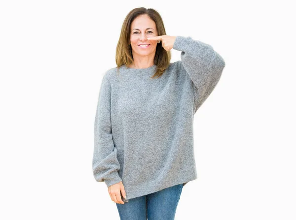 Schöne Frau Mittleren Alters Trägt Winterpullover Über Isoliertem Hintergrund Und — Stockfoto