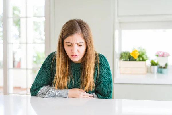 Ung Vacker Size Kvinna Klädd Casual Randig Tröja Med Hand — Stockfoto