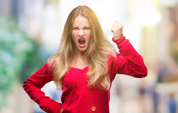 Wanita Pirang Cantik Mengenakan Sweater Merah Atas Latar Belakang Terisolasi — Stok Foto