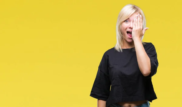 Unga Vackra Blonda Kvinnan Över Isolerade Bakgrund Som Täcker Ena — Stockfoto