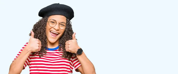 Young Beautiful Woman Curly Hair Wearing Glasses Fashion Beret Success — Stock Photo, Image