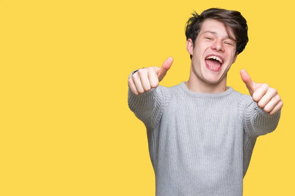 Homem Bonito Jovem Vestindo Camisola Inverno Sobre Fundo Isolado Aprovando — Fotografia de Stock